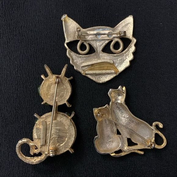🌟 Vintage Cat Brooches Lot Gold Tone Peridot Pins - Picture 2 of 2